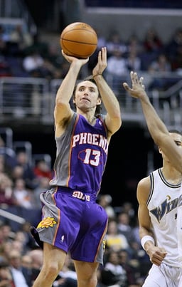 In which year did Steve Nash return to the Phoenix Suns as a free agent?