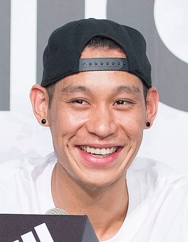 Which team did Jeremy Lin play for before joining the Guangzhou Loong Lions?