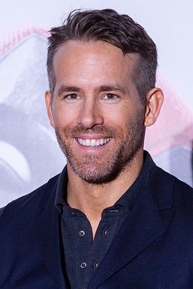 In which movie does Ryan Reynolds play a character buried alive?