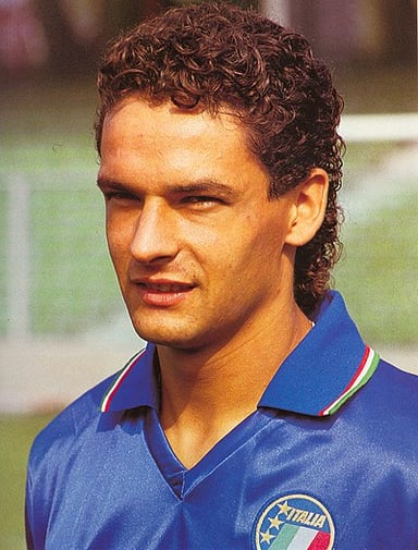 Which club did Baggio join in 1990 for a world record transfer fee?