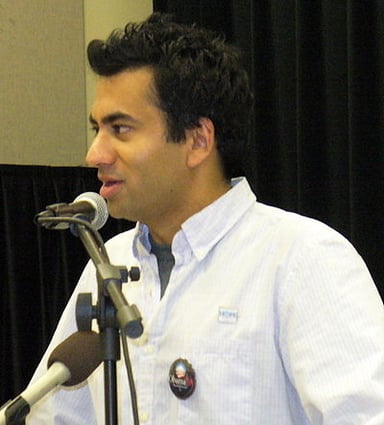 In what TV show did Kal Penn play Dr. Lawrence Kutner?