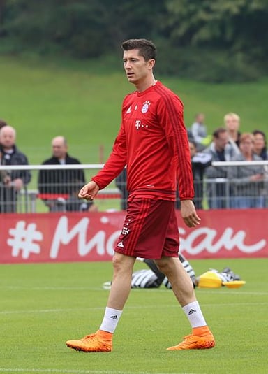 What are the teams that Robert Lewandowski had played for?
