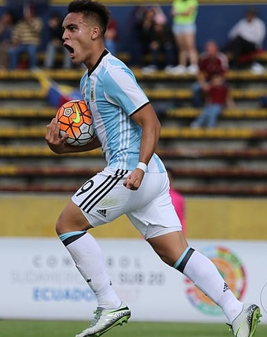 In which year did Lautaro Martínez make his senior international debut?