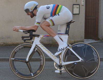 In which year did Bradley Wiggins retire from professional cycling?